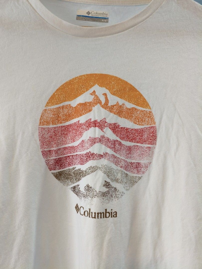 Columbia Shirt (Category: Tshirts & Polo Shirts ) located in Caloocan City. Submitted by Stitik (Listing ID 1384268688, Image 3). Description: medium on tag needs wash.