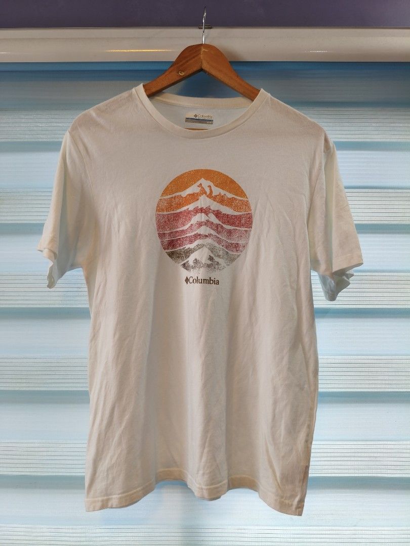 Columbia Shirt (Category: Tshirts & Polo Shirts ) located in Caloocan City. Submitted by Stitik (Listing ID 1384268688, Image 2). Description: medium on tag needs wash.