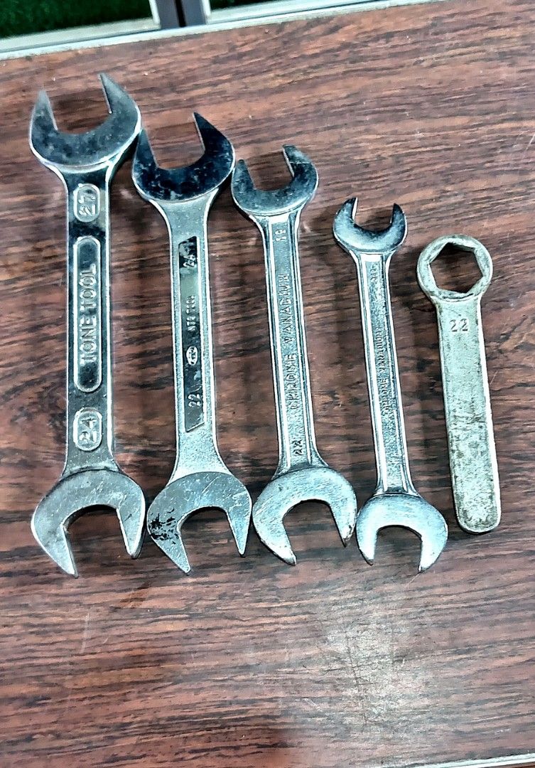 Combination Wrench (Category: Construction Tools & Equipment) located in Manila. Submitted by josephzila93964 (Listing ID 1384246008, Image 1). Description: For sale 5 pieces Combination wrench Heavy duty original from Japan 1. Tone tool Cr-v 24-27 2. KTC tool 22-24 3. Chrome Vanadium 19-22 4. Chrome Vanadium 17-19 5. 2E1 22 slightly used from Japan all Original Take all for php. 1,200 only.