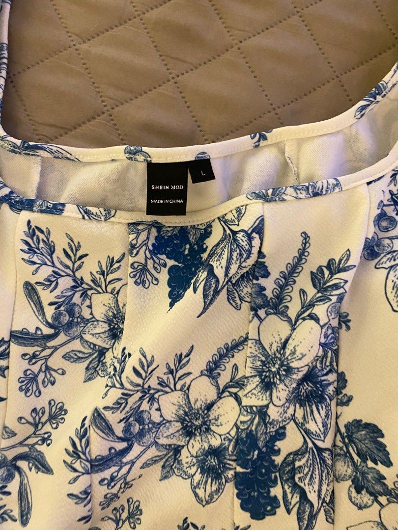 Crop top floral (Category: Others Tops) located in Makati City. Submitted by jielato (Listing ID 1384363777, Image 2). Description: Size medium to large.