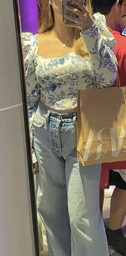Crop top floral (Category: Others Tops) located in Makati City. Submitted by jielato (Listing ID 1384363777, Image 3). Description: Size medium to large.