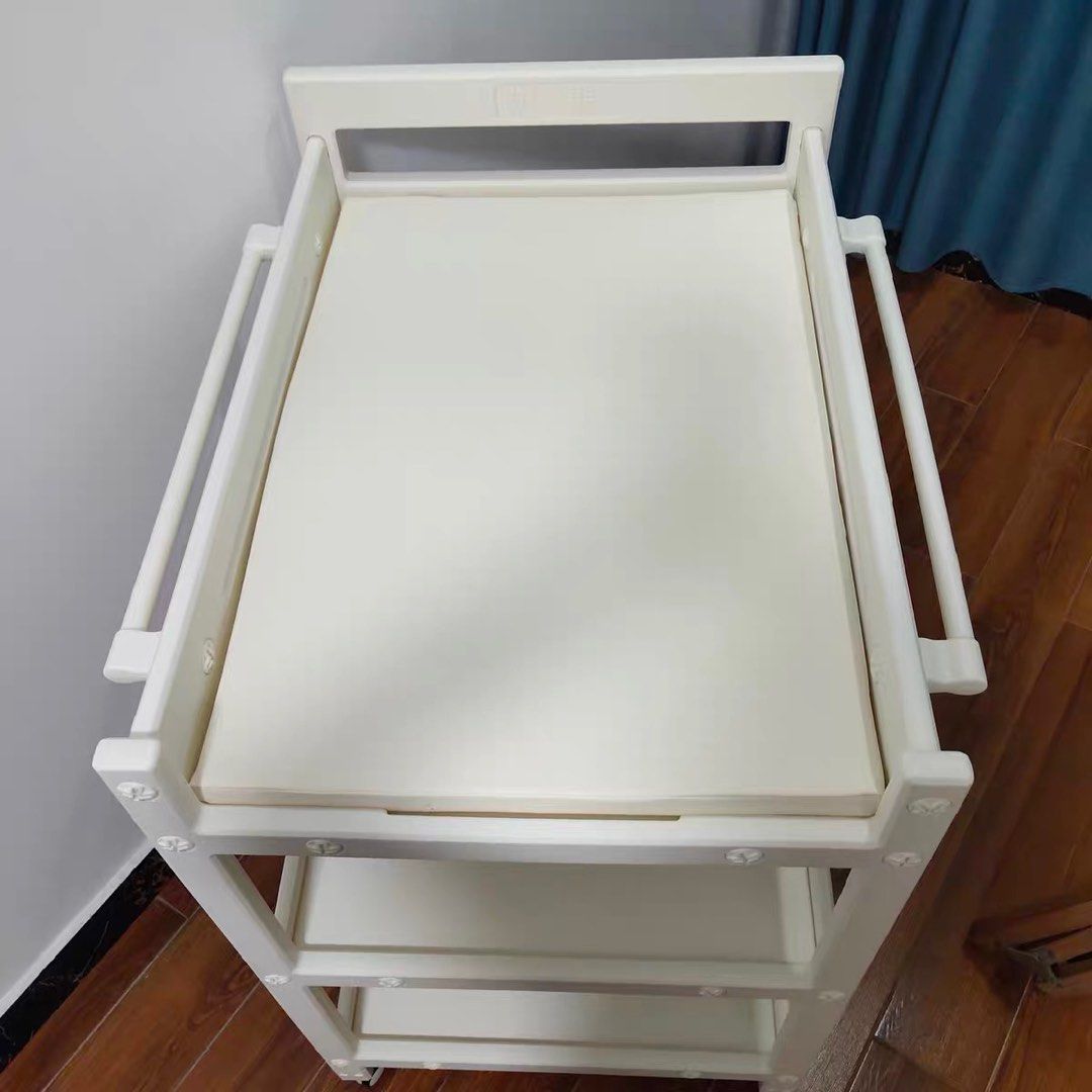 Diapers changing table (Category: Diapers & Baby Wipes) located in Kuala Lumpur. Submitted by catch.a.bear (Listing ID 1382450596, Image 3). Description: Installed it but nanny preferred to change on bed instead , never use before . Conditions is like new , No box ! Please arrange your own transport to pick up . .