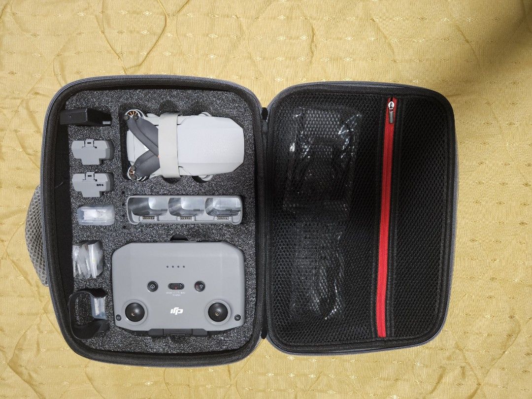 DJI Mini 2 SE (Category: Drones) located in Manila. Submitted by wrebbit001 (Listing ID 1384399774, Image 3). Description: Dji mini 2 se drone no issues what's included - drone unit - 2 good batteries 31and 8 cycles - will include 1 battery (bloated) this can still be repaired - charger - foam case - ND filters - cables - extra propellers - extra control sticks - lens hood - landing gear - original box fixed price.