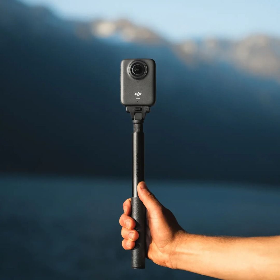 DJI OSMO 360 ADVENTURE COMBO (Category: Video Cameras) located in San Juan City. Submitted by urbangiz_greenhillsmall (Listing ID 1384350298, Image 2). Description: Description: 1-Inch 360° Imaging: Captures immersive, panoramic footage with a 1-inch sensor, delivering high-quality 360° images and videos. Native 8K 360° Video: Records stunning 360° videos in native 8K resolution, providing exceptional detail and clarity. Exceptional Low-Light Per