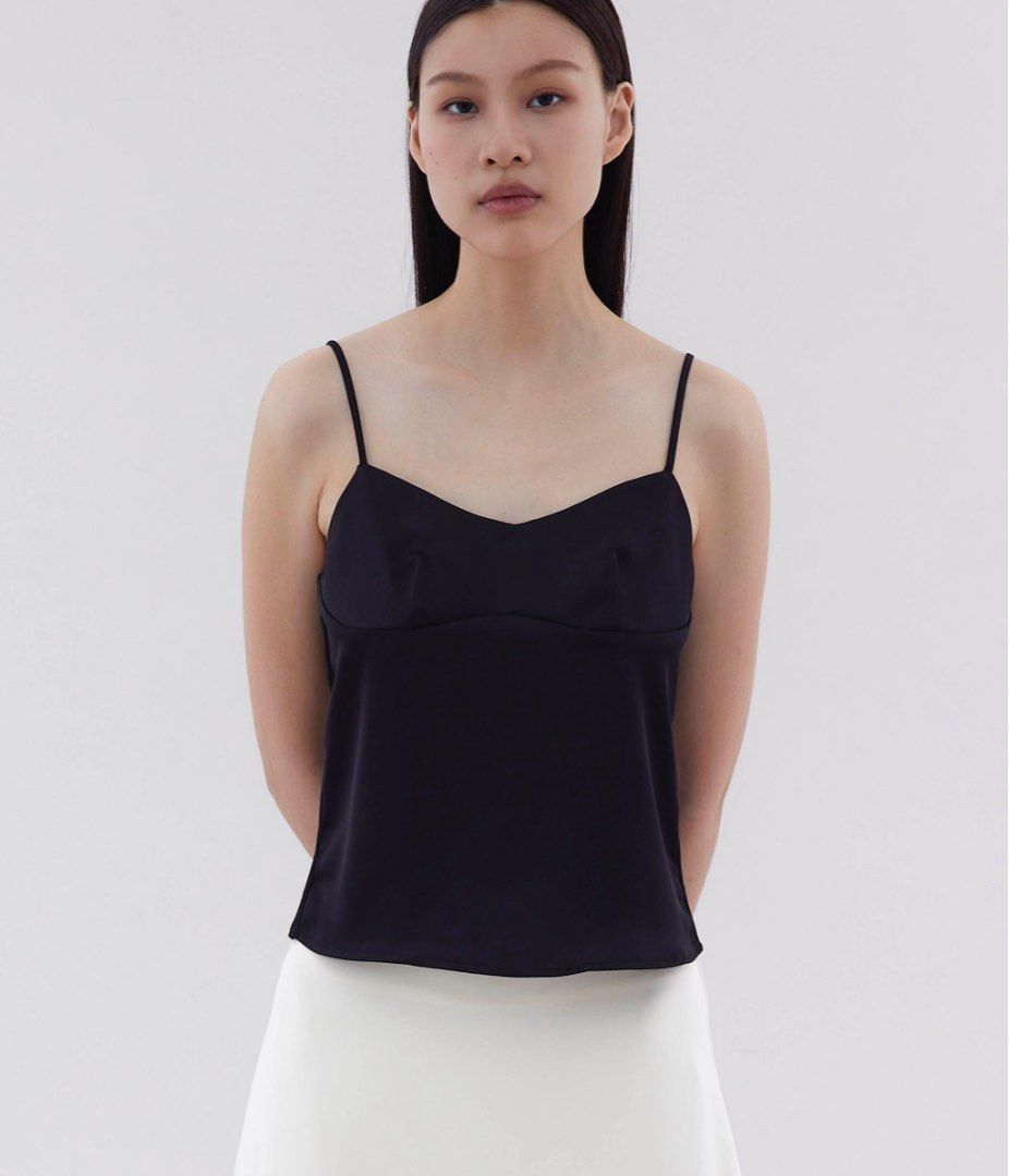 Editor’s Market Eugenie Bustier Top (Category: Sleeveless) located in Pasig City. Submitted by decluttering00 (Listing ID 1384363009, Image 1). Description: BNEW w Tags RFS: Too small.
