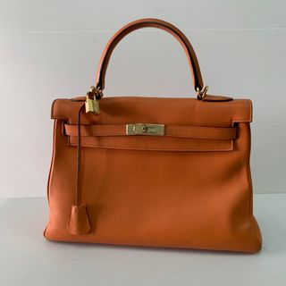 (Category: ) located in . Submitted by vintagebrandedstore (Listing ID 1384399781, Image 1). Description: .