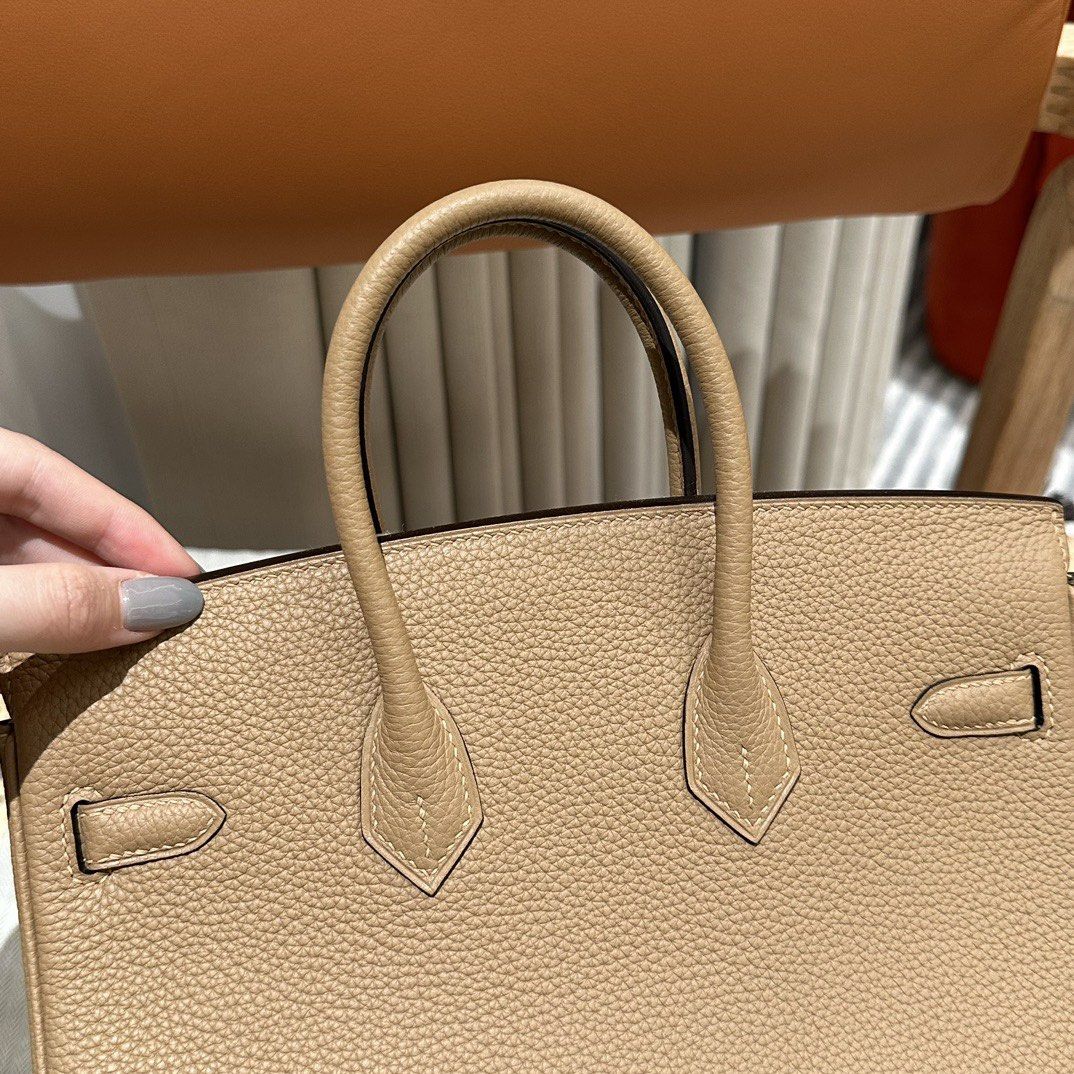 Hermes Birkin 25cm Biscuit with Ghw (Category: Luxury Bags & Wallets) located in Pasig City. Submitted by wmsbags_2 (Listing ID 1384268846, Image 3). Description: Available ❗️ VIP HANDMADE ✅Perfect workmanship ✅Fully handmade & Handstitch ✅Fine stamp & Code ✅100% Hardware materials structured ✅Real Leather ✅We do deliver (any).
