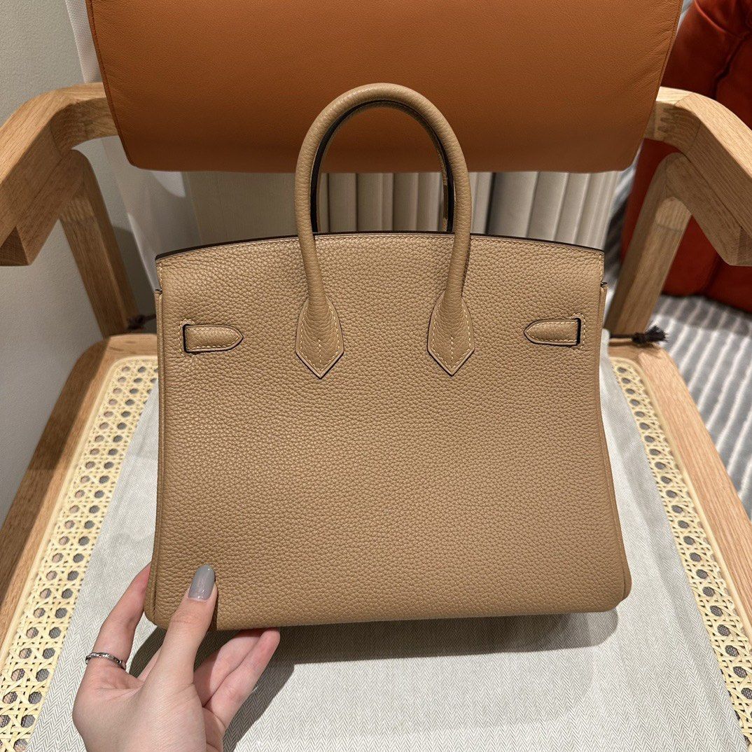 Hermes Birkin 25cm Biscuit with Ghw (Category: Luxury Bags & Wallets) located in Pasig City. Submitted by wmsbags_2 (Listing ID 1384268846, Image 2). Description: Available ❗️ VIP HANDMADE ✅Perfect workmanship ✅Fully handmade & Handstitch ✅Fine stamp & Code ✅100% Hardware materials structured ✅Real Leather ✅We do deliver (any).