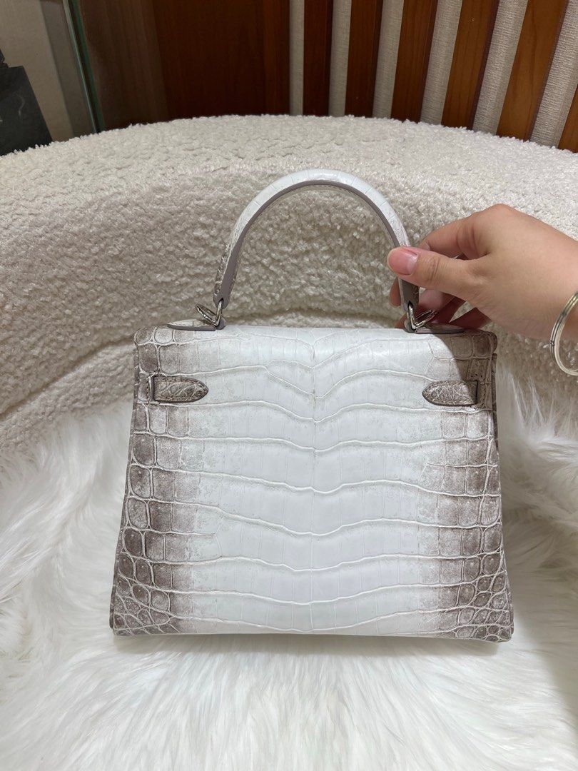 Hermes Kelly 25cm Himalayan Palladium Hardware (Category: Luxury Bags & Wallets) located in Pasig City. Submitted by wmsbags_2 (Listing ID 1384387889, Image 2). Description: VIP HANDMADE ✅Perfect workmanship ✅Fully hand stitched ✅Fine stamp & Code ✅100% Hardware materials structured ✅Real Leather ✅We do deliver (any) ✅ or meet up ( metro manila area) ✅We shipp all nationwide ✅Complete Inclusion MODE OF PAYMENT 📌CREDIT CARD & Cash accepted 📌Gcas