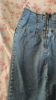 (Category: ) located in . Submitted by qiscloset (Listing ID 1384346459, Image 1). Description: .