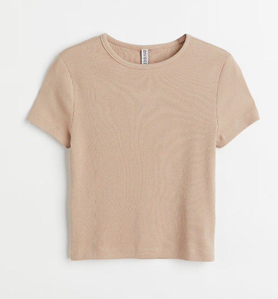 H&M Ribbed Crop Top (Category: Shirts) located in Pasig City. Submitted by decluttering00 (Listing ID 1384367572, Image 1). Description: .