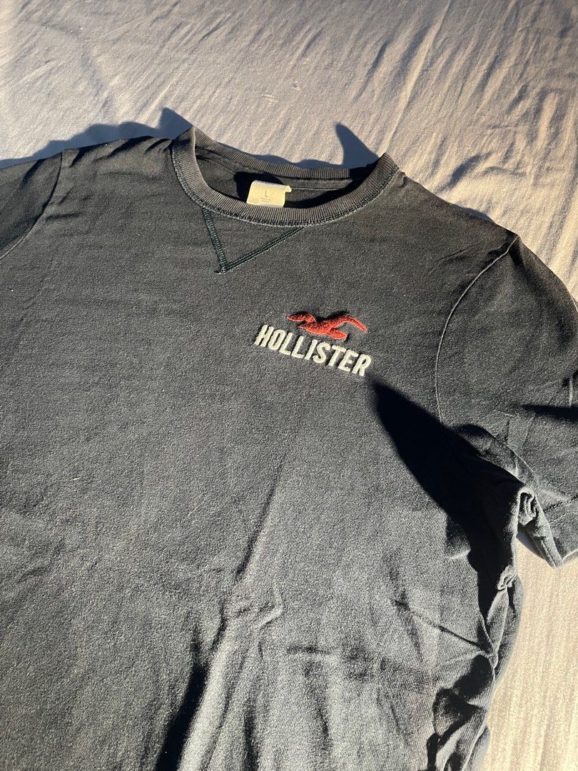 Hollister Shirt (Category: Tshirts & Polo Shirts ) located in Makati City. Submitted by berto01 (Listing ID 1384408479, Image 1). Description: Hollister Shirt Medium size color rate 8/10.