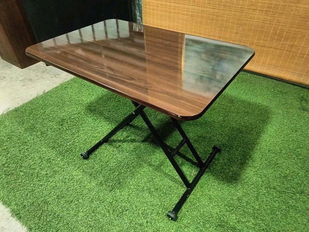 Hydraulic Adjustable Height Table (Category: Tables & Sets) located in Quezon City. Submitted by matetdevis13 (Listing ID 1384365198, Image 3). Description: Hydraulic Adjustable Height Table Solid Wood Top, Metal Frame Study / Work Table Price : 3500 36L x 24W x 27H inche In VERY good condition Code HOMEBOSS.