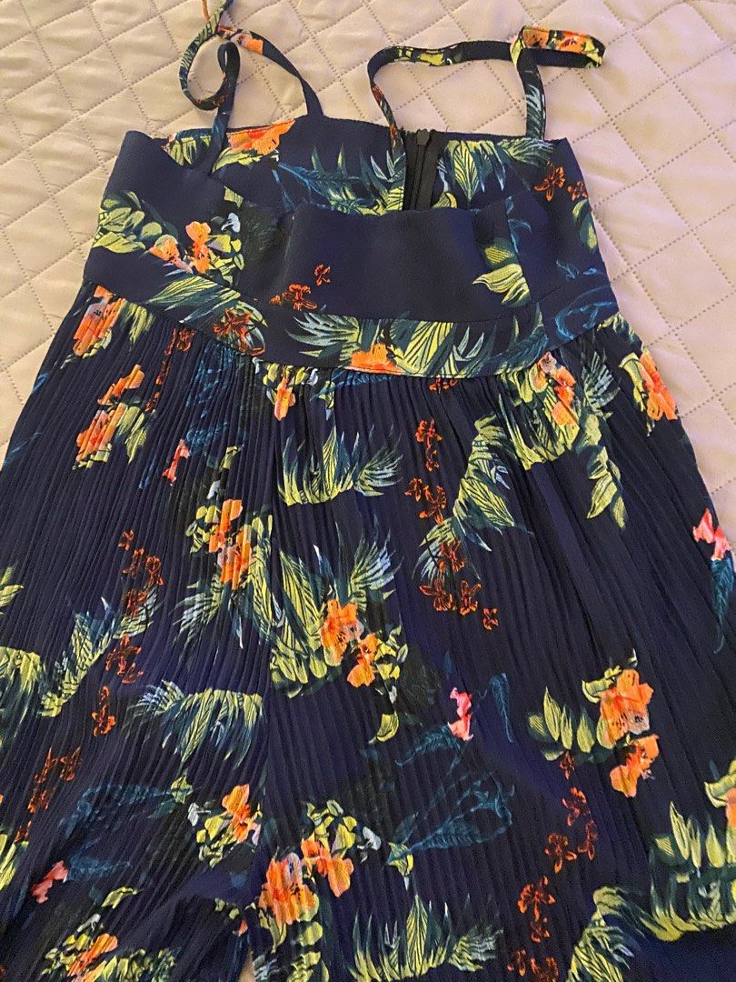 Jumpsuit (Category: Others Tops) located in Makati City. Submitted by jielato (Listing ID 1384364081, Image 3). Description: Size medium.