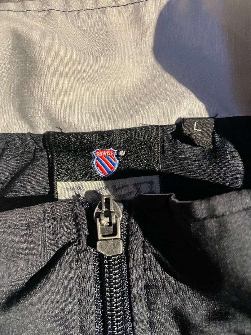 Kswiss vest (Category: Activewear) located in Makati City. Submitted by berto01 (Listing ID 1384408851, Image 3). Description: kswiss vest in good condition issue: puller silicone got cut but working very well L on tag.