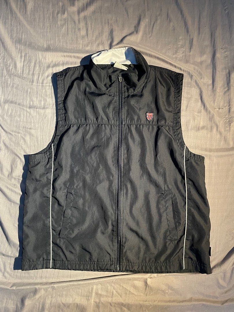 Kswiss vest (Category: Activewear) located in Makati City. Submitted by berto01 (Listing ID 1384408851, Image 2). Description: kswiss vest in good condition issue: puller silicone got cut but working very well L on tag.