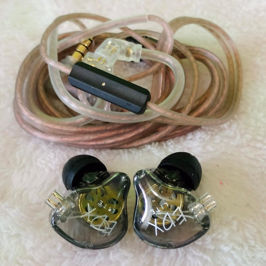 KZ EDX LITE DETACHABLE WIRED GAMING HEADSET (Category: Earphones) located in Paranaque City. Submitted by audioaddict0517 (Listing ID 1384258841, Image 1). Description: .