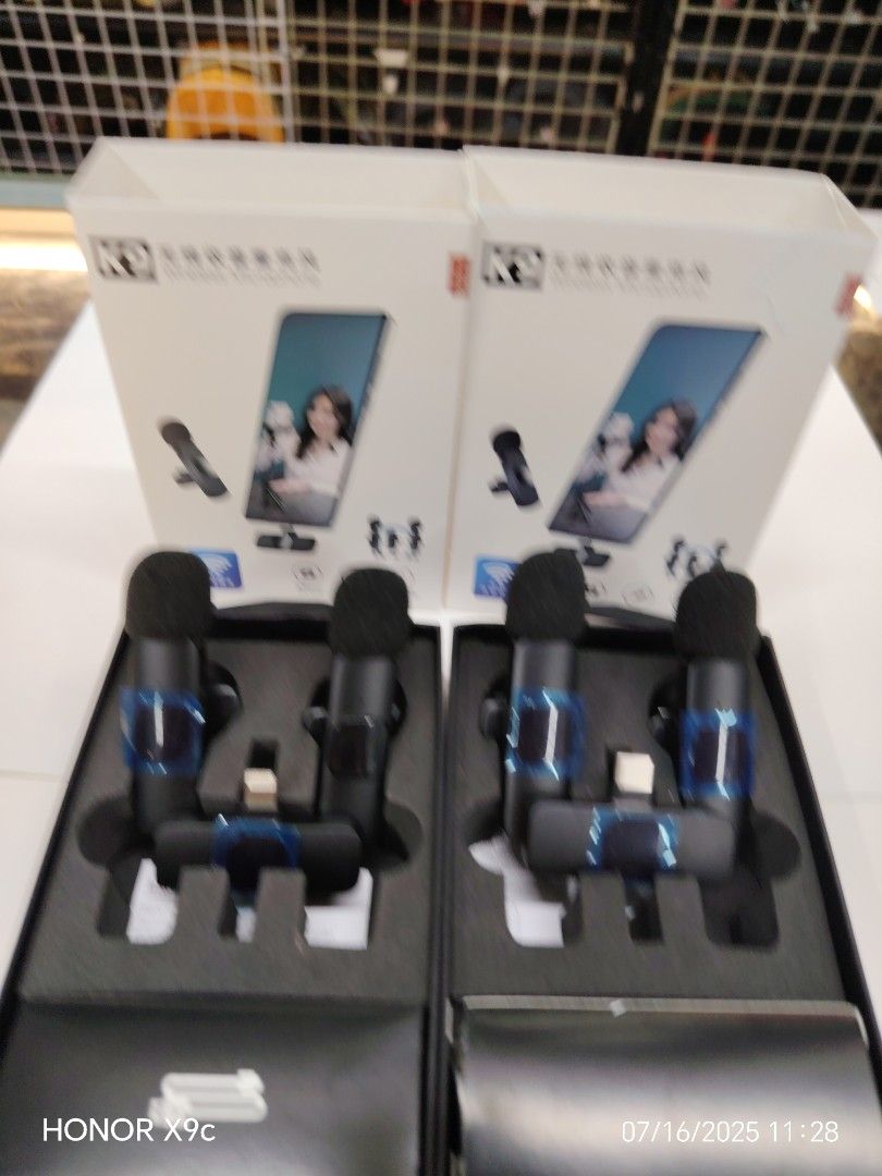 lavalier wireless microphone for vlogging (Category: Microphones) located in Manila. Submitted by cardenasjo02934 (Listing ID 1384316188, Image 3). Description: .