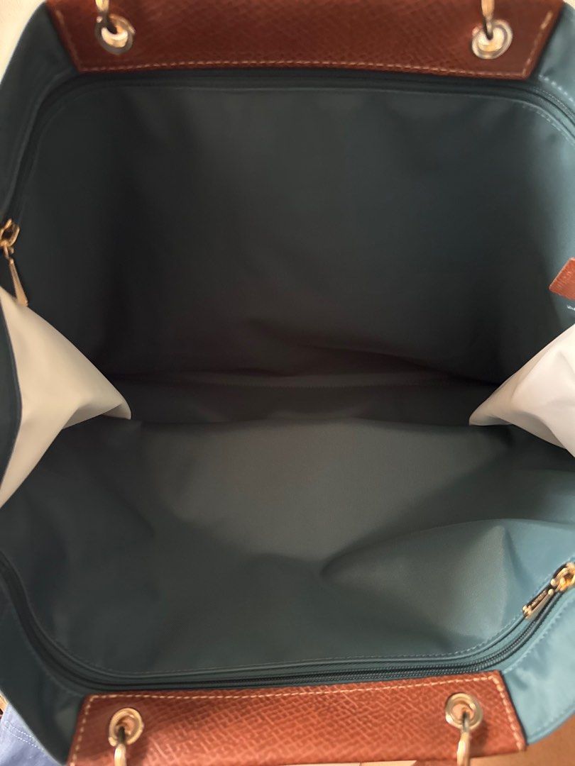 Longchamp L Tote Bag Cedar color (Category: Luxury Bags & Wallets) located in Cebu City. Submitted by simplyjoyce (Listing ID 1384291614, Image 3). Description: Brandnew and Onhand Longchamp L Tote Bag Cedar color Store Fresh with receipt 100% original or triple your money back 21,000php Cebu City .