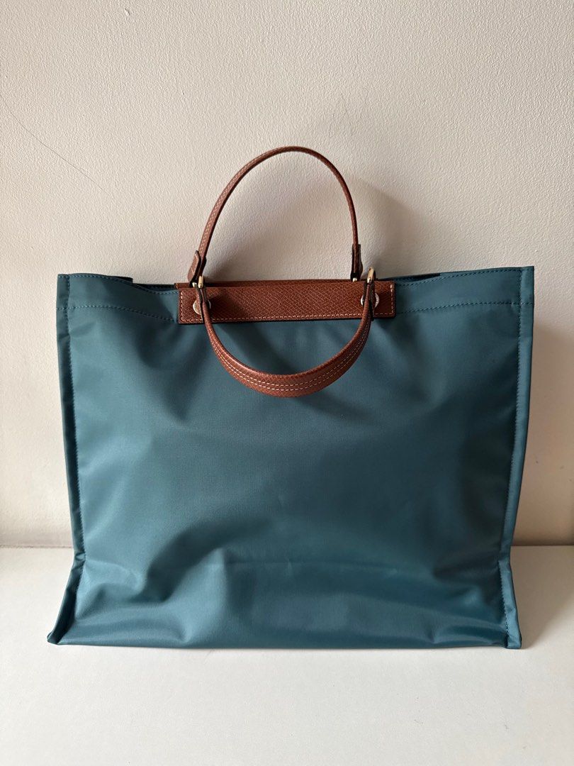 Longchamp L Tote Bag Cedar color (Category: Luxury Bags & Wallets) located in Cebu City. Submitted by simplyjoyce (Listing ID 1384291614, Image 2). Description: Brandnew and Onhand Longchamp L Tote Bag Cedar color Store Fresh with receipt 100% original or triple your money back 21,000php Cebu City .