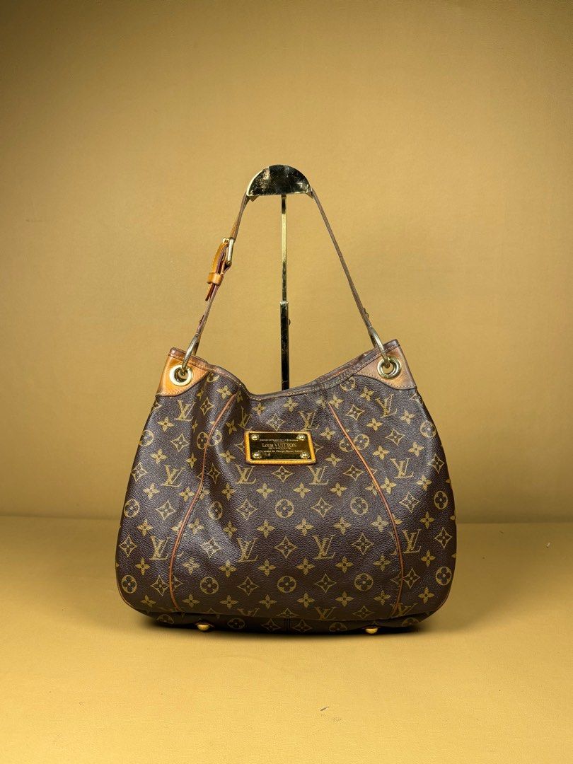 Louis Vuitton Galleria (Category: Luxury Bags & Wallets) located in Binalonan. Submitted by sheenaluxarchive (Listing ID 1384298128, Image 1). Description: Need change vachetta. Pacover niyo nalang yung minimal cracks sa lips. No open piping Vibrant canvas Rank B+ Guaranteed original.