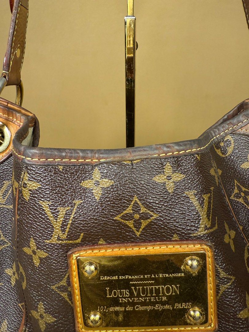 Louis Vuitton Galleria (Category: Luxury Bags & Wallets) located in Binalonan. Submitted by sheenaluxarchive (Listing ID 1384298128, Image 2). Description: Need change vachetta. Pacover niyo nalang yung minimal cracks sa lips. No open piping Vibrant canvas Rank B+ Guaranteed original.