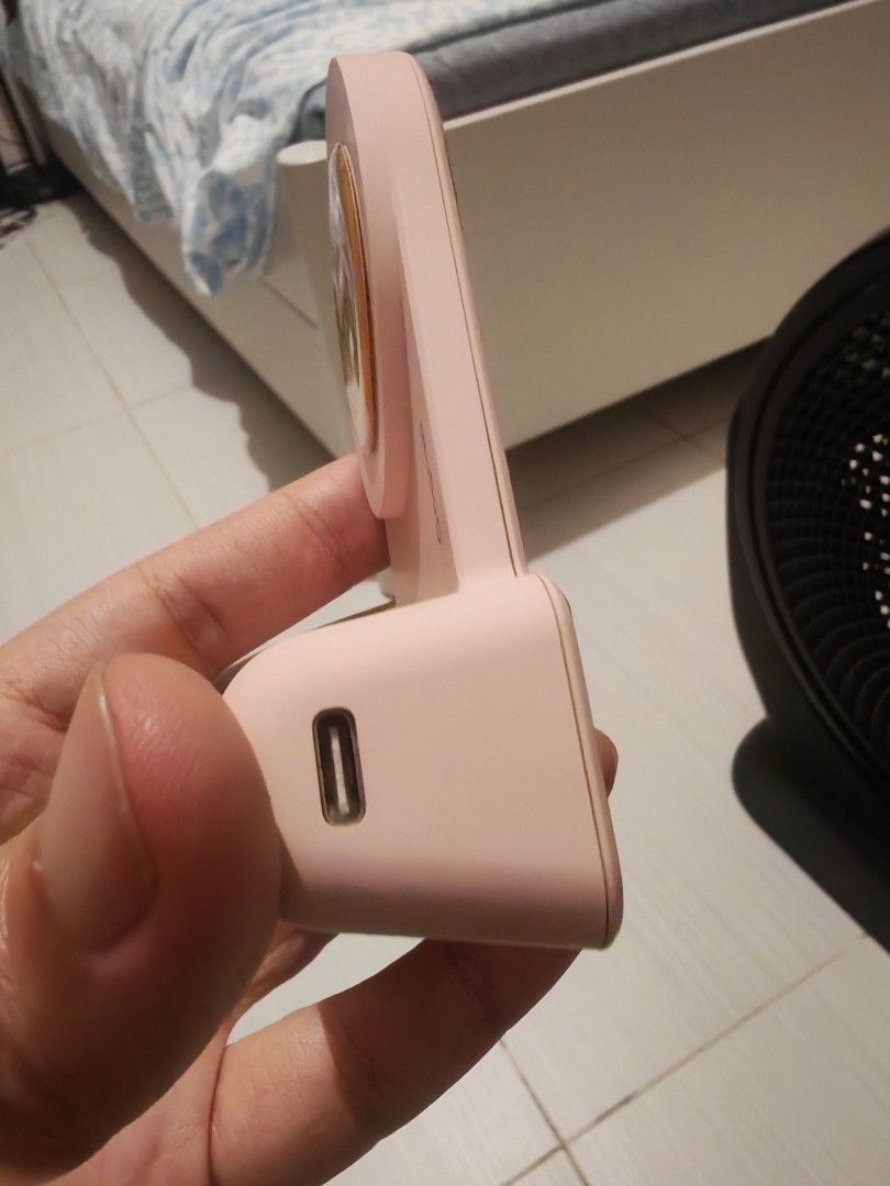 Magsafe wireless charging dock type c (Category: Chargers & Cables) located in Manila. Submitted by GentleGiant (Listing ID 1384376942, Image 2). Description: wireless charging for iphone type c magsafe shipping fee 65 for metro manila.