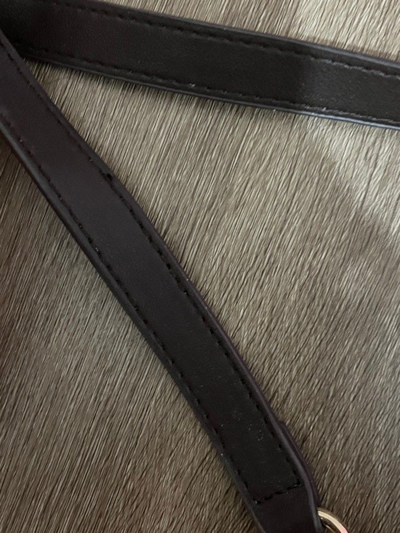 Mango Brown Bag (NOT THE LAST PRICE) (Category: Luxury Bags & Wallets) located in Las Pinas. Submitted by megg_ (Listing ID 1384297750, Image 3). Description: originally bought this from mango for 1,5 (or more) needs repairing and needs to properly be cleaned! check pics for flaws .