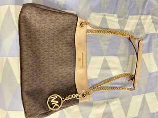 (Category: ) located in . Submitted by niranjani (Listing ID 1384336051, Image 1). Description: .