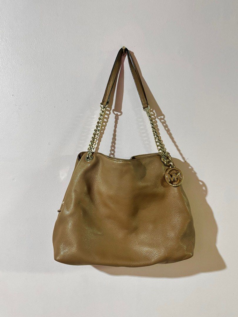 MK Michael Kors Shoulder Bag / Hobo (Category: Luxury Bags & Wallets) located in Dinalupihan. Submitted by nifty_findss (Listing ID 1384343121, Image 1). Description: Good as new. Minimal sign of use in hardware. .