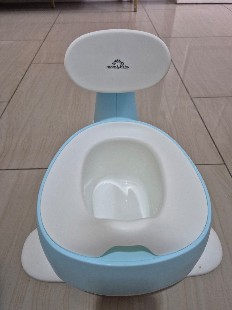 Mom & Baby Potty (Category: Toilet Training) located in Quezon City. Submitted by nfr03 (Listing ID 1384245132, Image 2). Description: Like new condition. Ginawa lang upuan ng anak ko. Used two or three times then stored in cabinet na. rfs: decluttering.