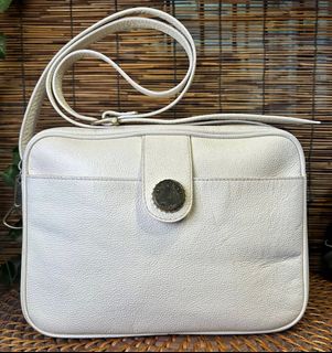 (Category: ) located in . Submitted by whatsinmyclosett (Listing ID 1384275459, Image 1). Description: .