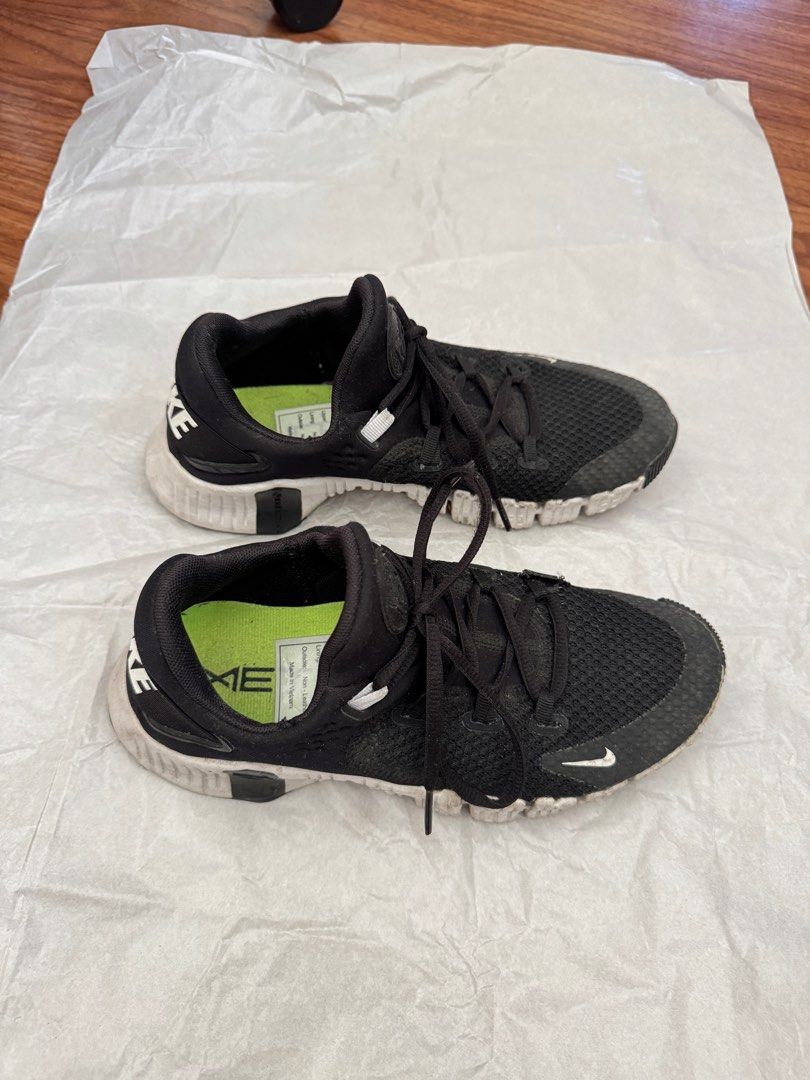 Nike Free Metcon 4 in Black (Category: Sneakers) located in Las Pinas. Submitted by clcycles (Listing ID 1384286131, Image 2). Description: Size US 7.5 Has visible wear and tear, photo above Price negotiable.