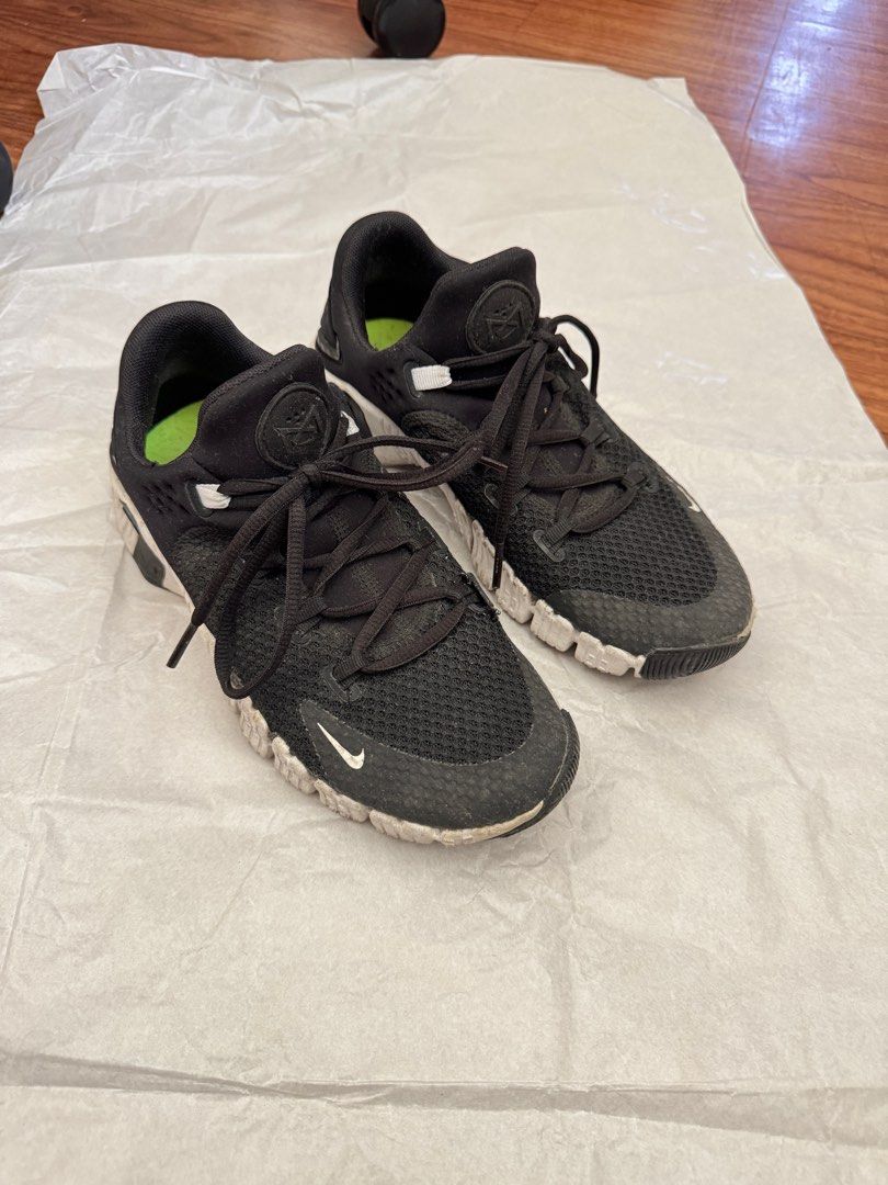 Nike Free Metcon 4 in Black (Category: Sneakers) located in Las Pinas. Submitted by clcycles (Listing ID 1384286131, Image 1). Description: Size US 7.5 Has visible wear and tear, photo above Price negotiable.