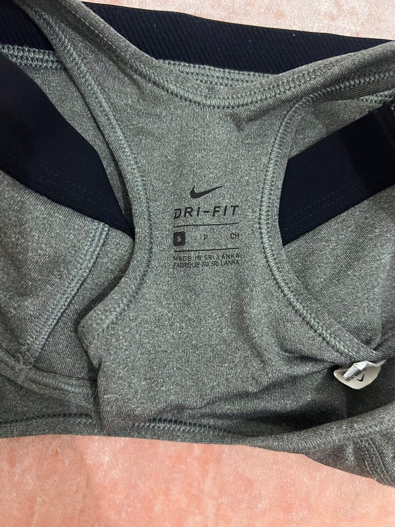 Nike Sports Bra (Category: Activewear) located in Marilao. Submitted by sweetrepeat24 (Listing ID 1384340568, Image 3). Description: Hindi na kami match sa size, baka ikaw ang perfect fit. Preloved sports bra for rehoming😅 .