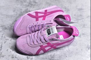 (Category: ) located in . Submitted by Outlet.Sneakers (Listing ID 1384368329, Image 1). Description: .