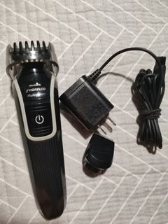 Philips電動剪髮器90%新                                         大/小刀頭/厚度輔助架(1-20mm)                              附充電火牛    無線/連線使用                    *小刀頭尤其適合修剪髮鬢/髮腳*64230842016770110