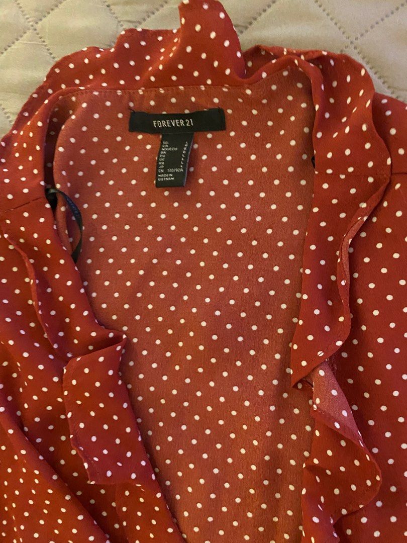 Polka dots blouse (Category: Others Tops) located in Makati City. Submitted by jielato (Listing ID 1384364332, Image 2). Description: .