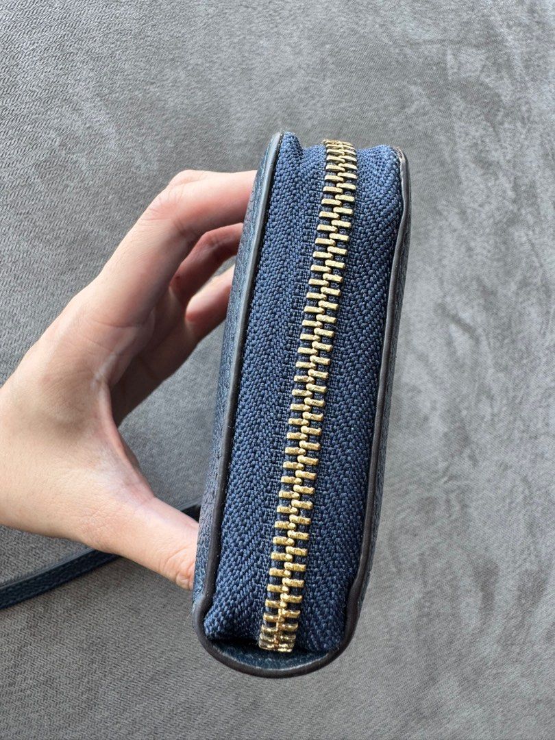 Preloved MK Jet Set Large Continental Wallet Wristlet (Category: Luxury Bags & Wallets) located in Quezon City. Submitted by __J__ (Listing ID 1384293225, Image 3). Description: Original price: $298 Preloved original Michael Kors pebbled leather zip around long wallet. Michael Kors Logo at Front Zip Around Closure Custom Fabric Lining 16 Card Slots, ID Window 3 Multi-Function Compartment 8.25”(L) X 4”(H) X 1”(D) 8” Removable Strap Condition: Used