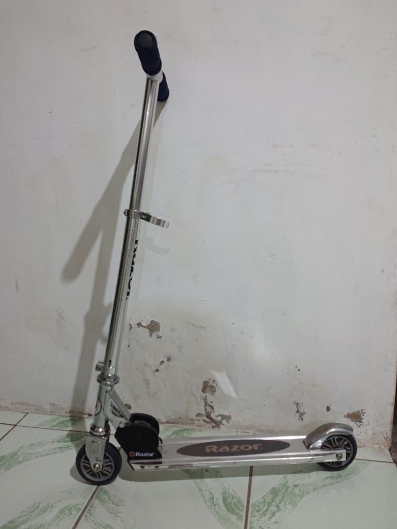 RAZOR KICK SCOOTER (Category: Skates, Rollerblades & Scooters) located in Concepcion. Submitted by medelc_807 (Listing ID 1384353435, Image 1). Description: .