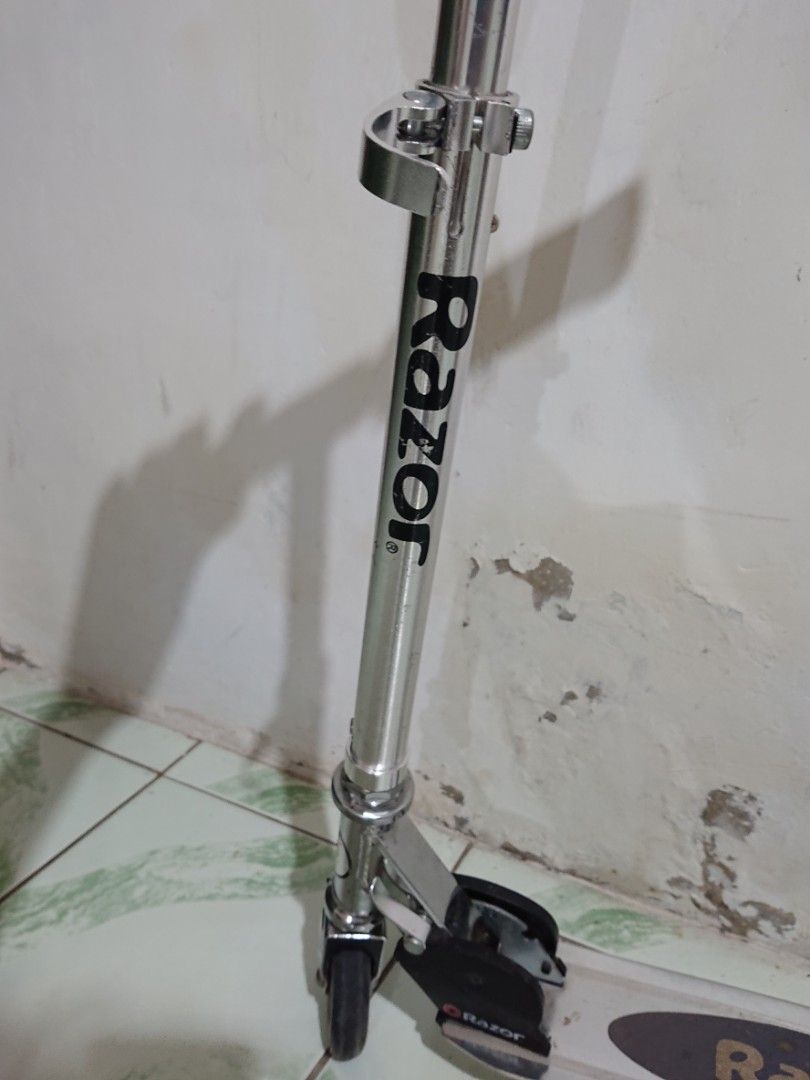 RAZOR KICK SCOOTER (Category: Skates, Rollerblades & Scooters) located in Concepcion. Submitted by medelc_807 (Listing ID 1384353435, Image 2). Description: .