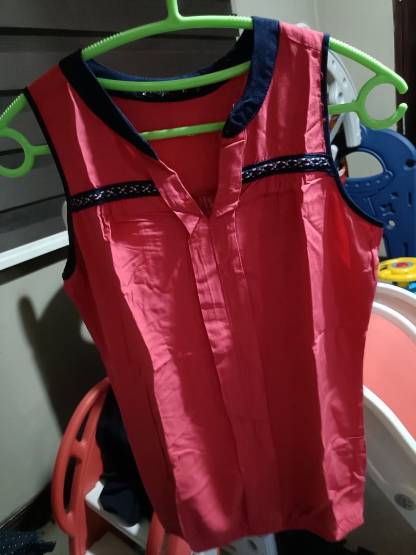 Red girl sleeveless top (Category: Blouses) located in Bulacan. Submitted by trendeekim (Listing ID 1384411333, Image 2). Description: decluttering xs shipping c/o buyer.