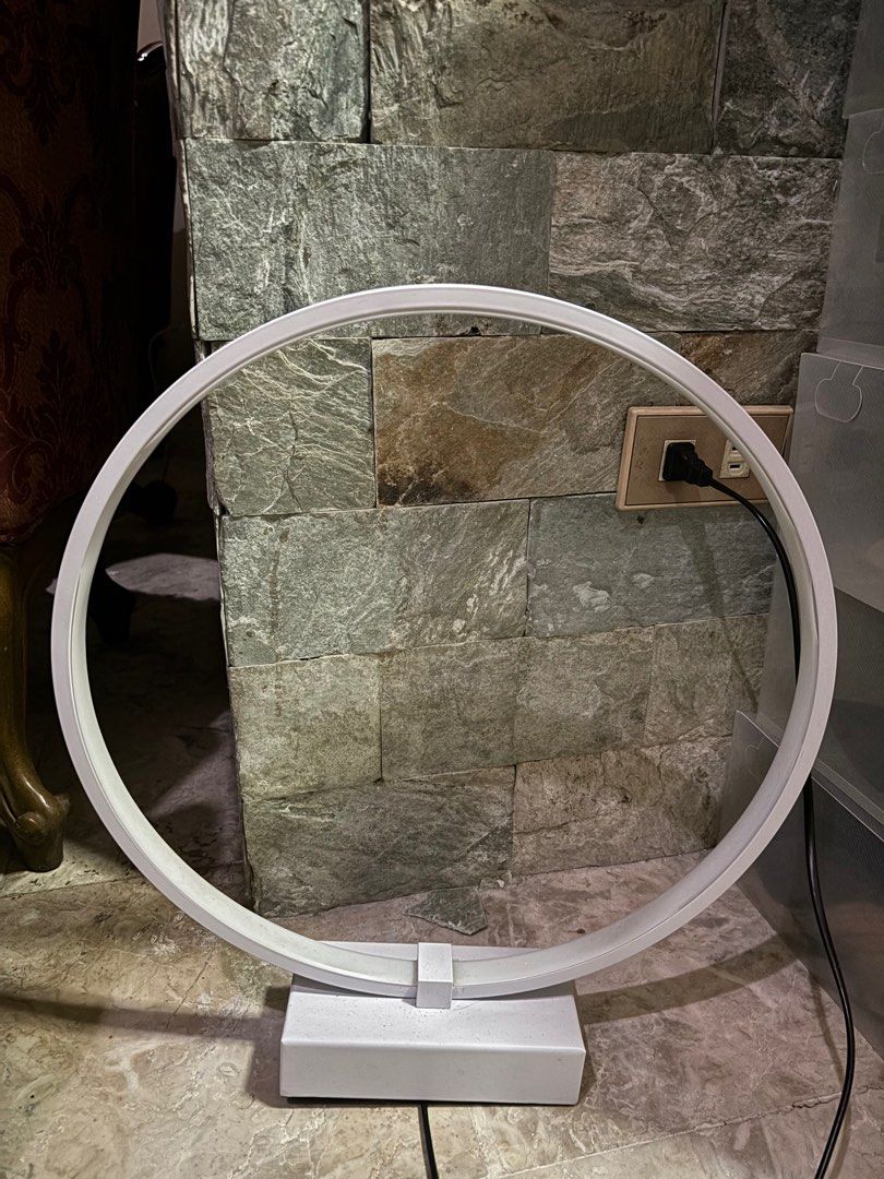 Ring Light (Large) (Category: Lighting & Studio Equipment) located in Paranaque City. Submitted by vivivacious (Listing ID 1384361045, Image 1). Description: -slightly nego -can be used for photoshoots, live selling, etc -15.5” x 15.5” (yung bilog mismo) -3 colors light (can send video of the ring light) -gcash or maya for payment -same day delivery.