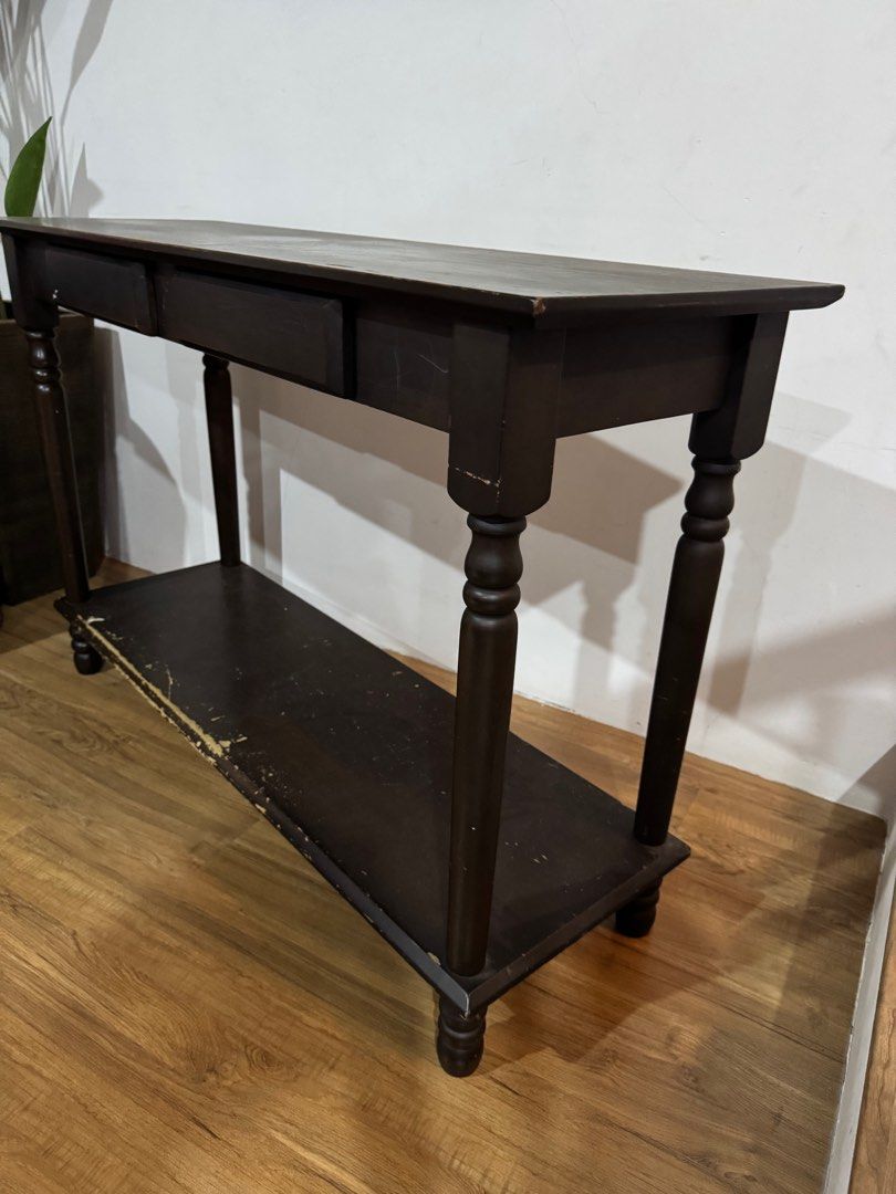 Side Table (Category: Tables & Sets) located in Shah Alam. Submitted by Reene_Anna (Listing ID 1384402744, Image 2). Description: Selfpick up Repaint will look nice Body still solid.