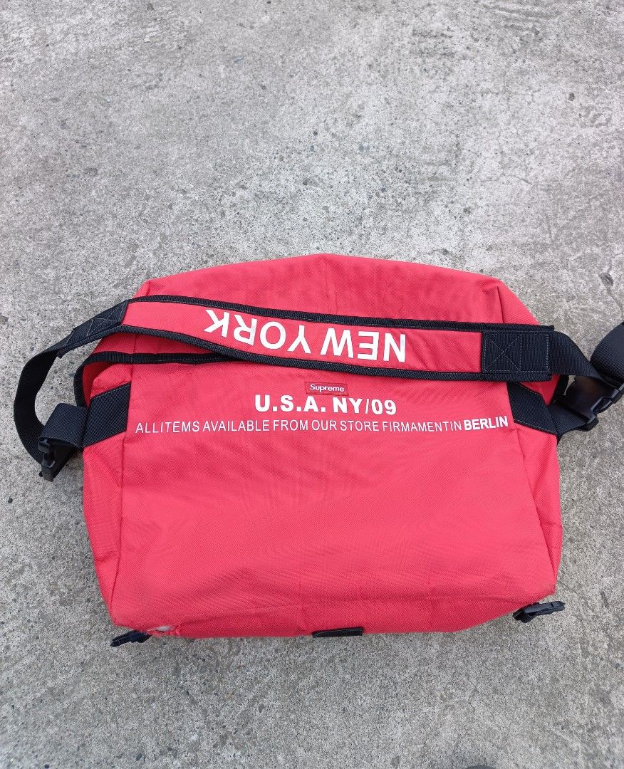 Supreme body bag (Category: Sling Bags) located in Panabo. Submitted by sphinxstore (Listing ID 1384339982, Image 2). Description: .