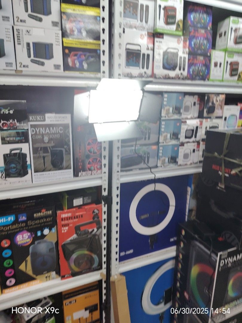 u600+ panel led light pro (Category: Lighting & Studio Equipment) located in Manila. Submitted by cardenasjo02934 (Listing ID 1384317655, Image 2). Description: .