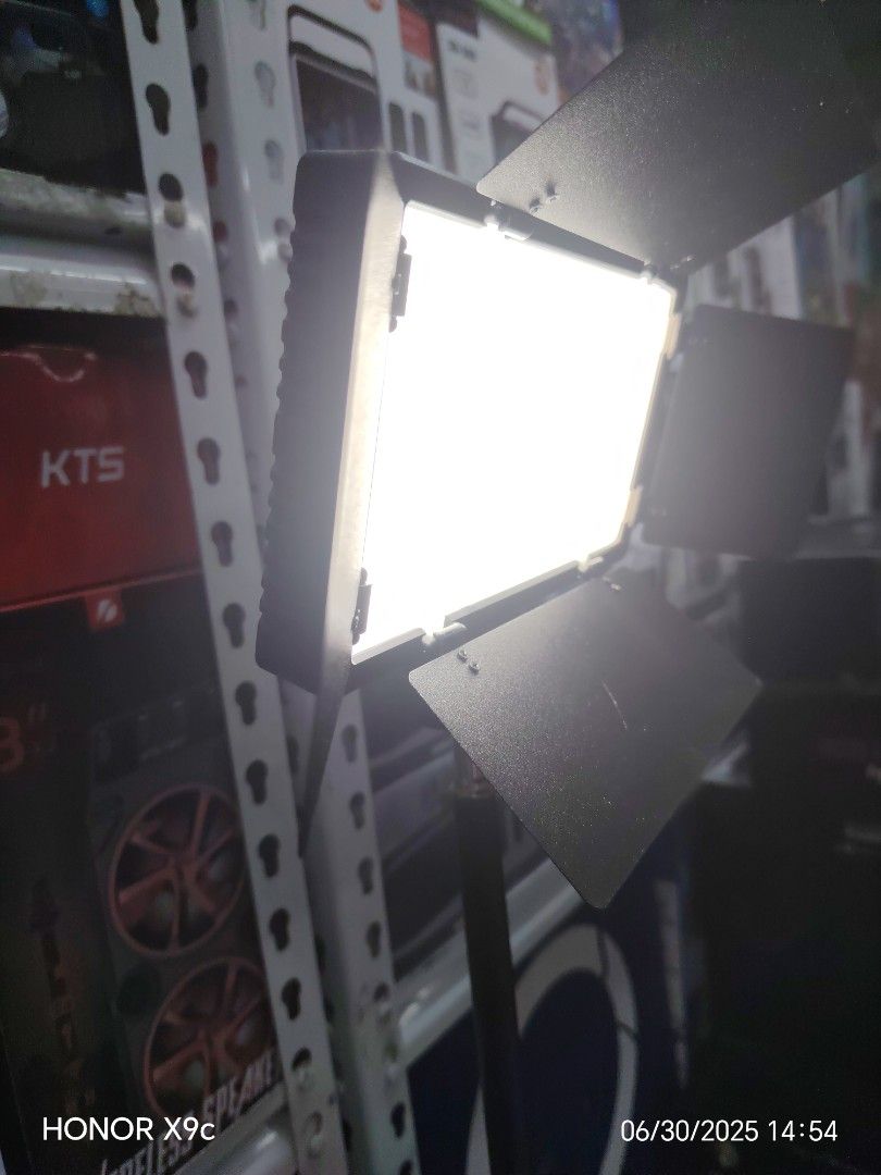 u600+ panel led light pro (Category: Lighting & Studio Equipment) located in Manila. Submitted by cardenasjo02934 (Listing ID 1384317655, Image 3). Description: .
