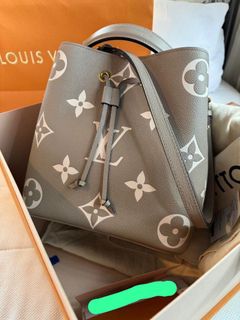 (Kategori: ) berada di . Dikirim oleh myprelovedluxurystuffs (ID iklan 1384233953, Gambar 1). Deskripsi: .