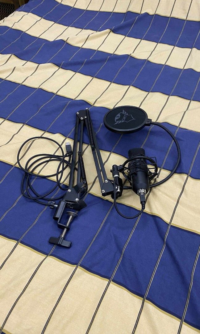 USB Microphone (Category: Microphones) located in Paranaque City. Submitted by closetcleanser_ (Listing ID 1384383697, Image 3). Description: Trust USB Microphone with Adjustable Arm and Pop Filter (Used - Excellent Condition) Selling my Trust USB microphone setup. It’s a desk-mounted mic with an adjustable arm and pop filter included. Everything is in excellent working condition and delivers great sound quality—clear, crisp, and professional. Pe