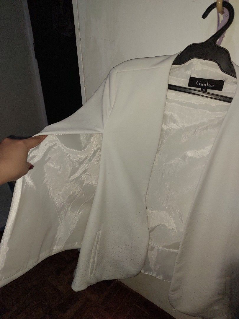 White formal cardigan (Category: Coats, Jackets and Outerwear) located in Quezon City. Submitted by sheila0721 (Listing ID 1384337381, Image 2). Description: never pa to nasuot, natambak lang sa cabinet. nagkahimulmol nalang sya pero over all maganda pa sya. gamitan nalang ng pantagal himulmol. very good to sa mga formal events. best fit S-m.